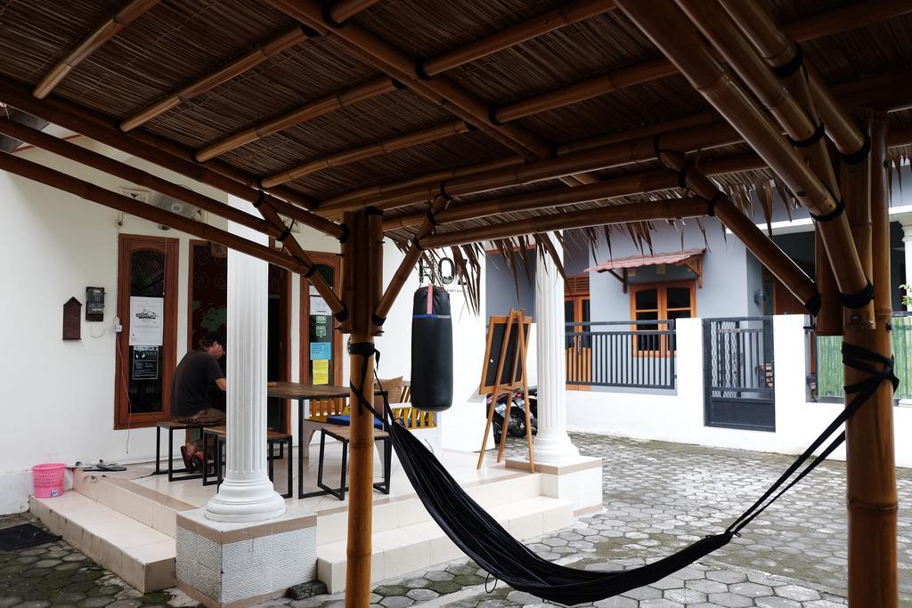 Hoz Bed & Breakfast Yogyakarta Buitenkant foto