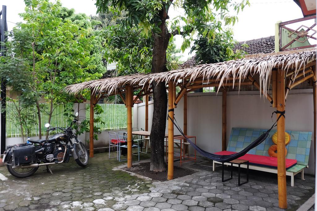 Hoz Bed & Breakfast Yogyakarta Buitenkant foto