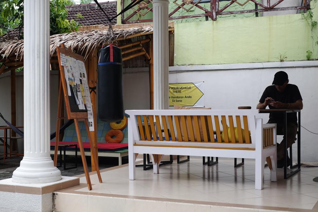 Hoz Bed & Breakfast Yogyakarta Buitenkant foto