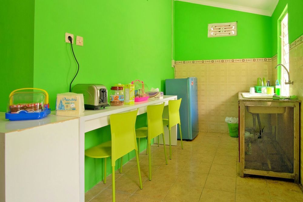Hoz Bed & Breakfast Yogyakarta Buitenkant foto